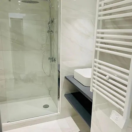 Graziella 410 Daire Juan-les-Pins